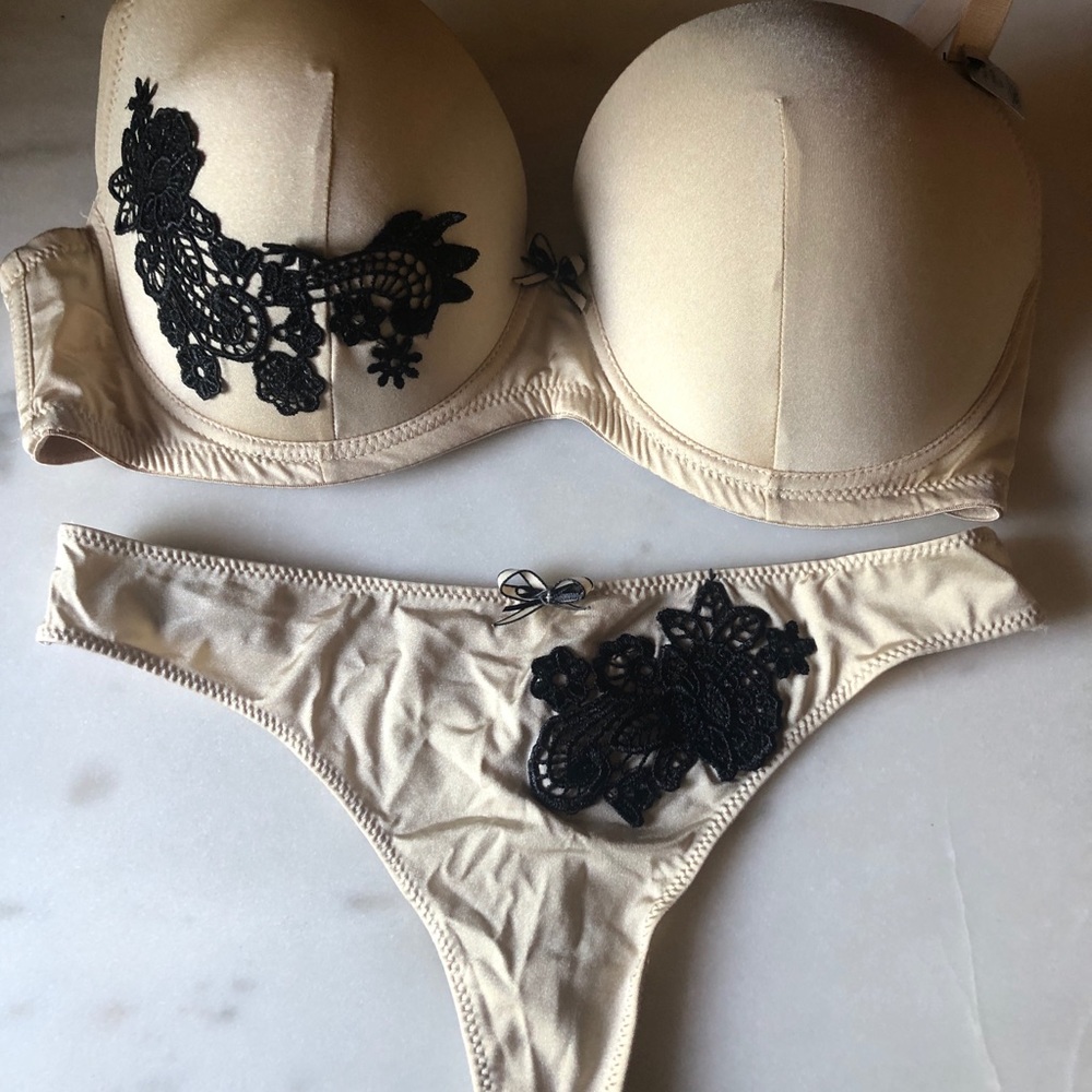 🔥Venus Bra/Thong set 38C/M - Picture 1 of 3